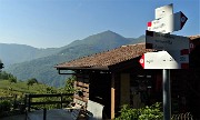 30 Seguo la segnaletica rimessa a nuovo dal CAI di Zogno